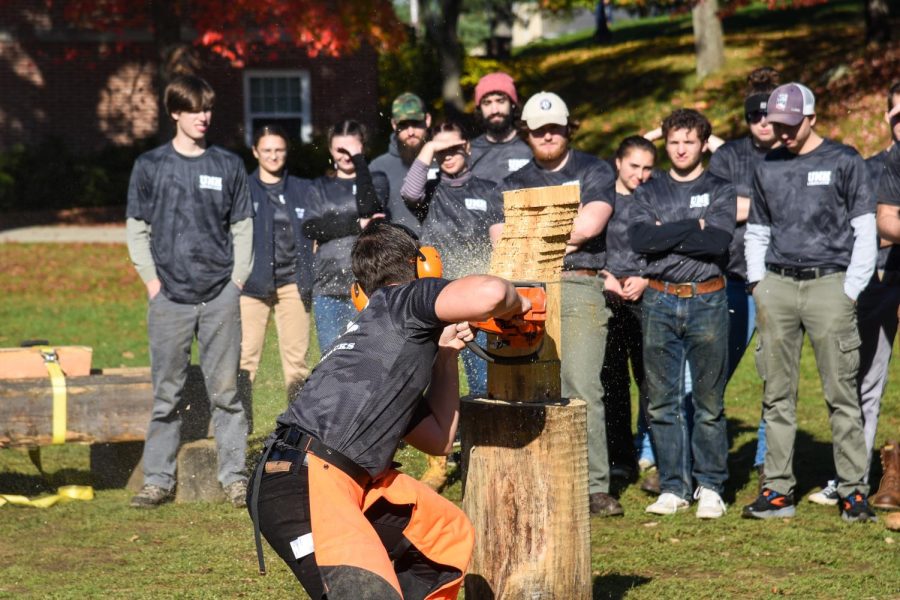 UNH Woodsman Team puts on a Show for Family Weekend
